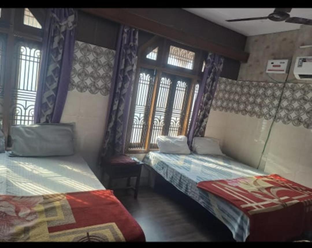 Kashi Annapurna Guest House Варанаси Стая снимка