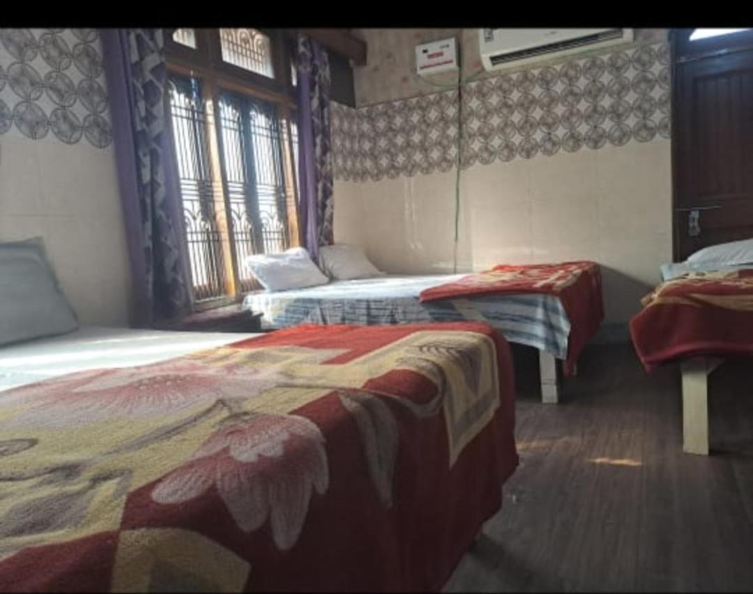 Kashi Annapurna Guest House Варанаси Стая снимка