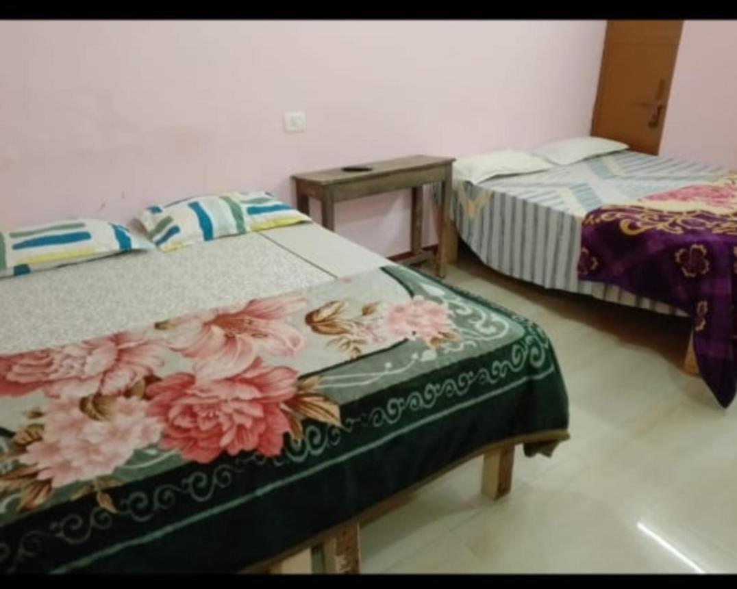Kashi Annapurna Guest House Варанаси Стая снимка